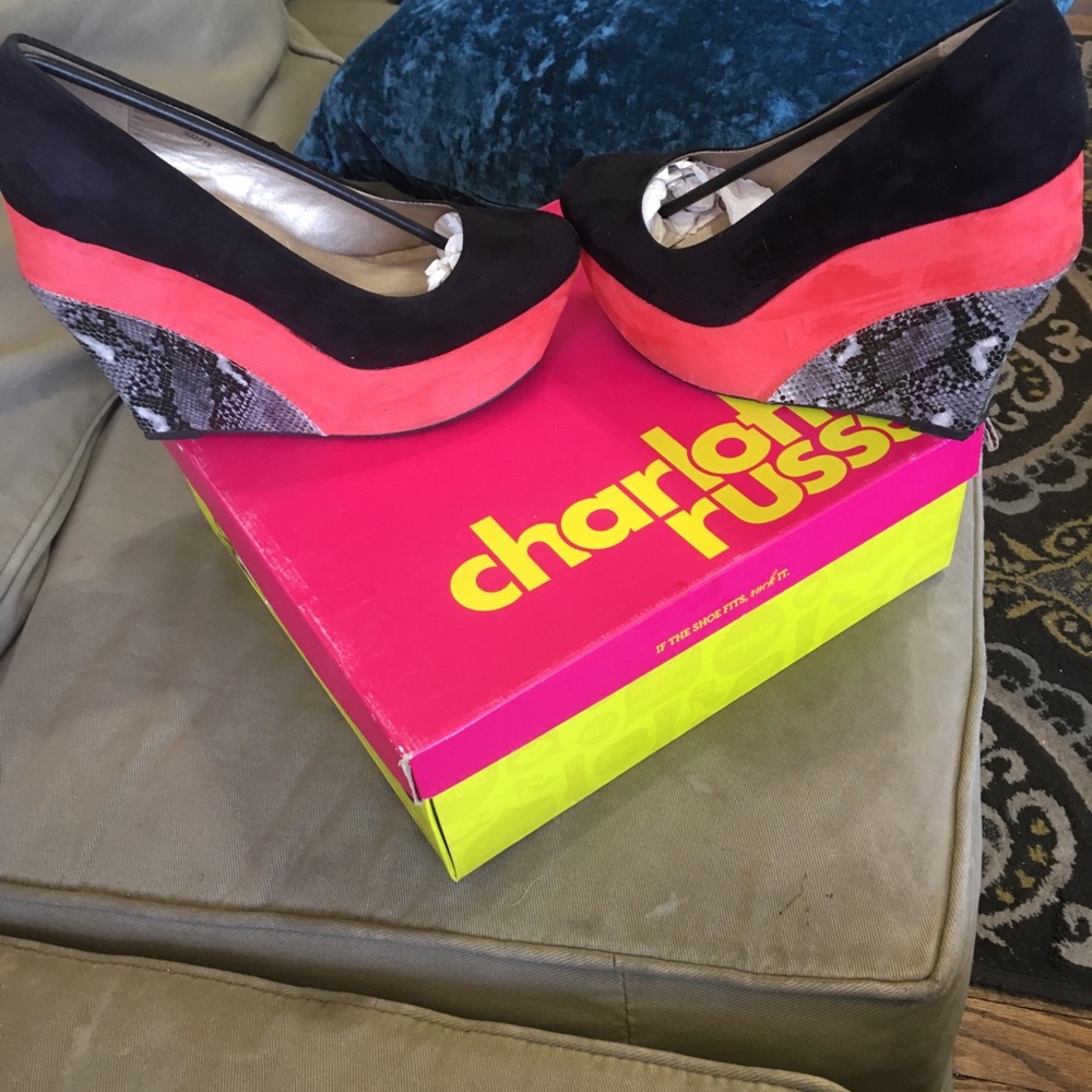 Shoe - Picture 3 of 6